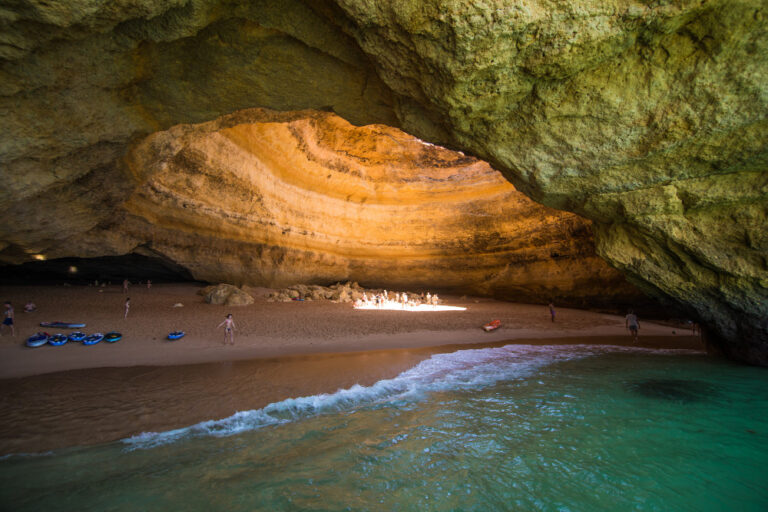 Les 12 Plus Belles Grottes et Cavernes du Monde