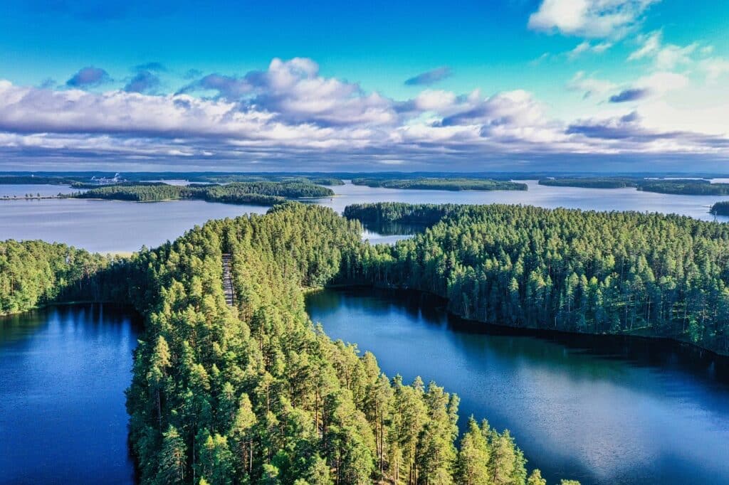 Randonnée d'Été en Finlande : Une Aventure au Cœur de la Nature Nordique